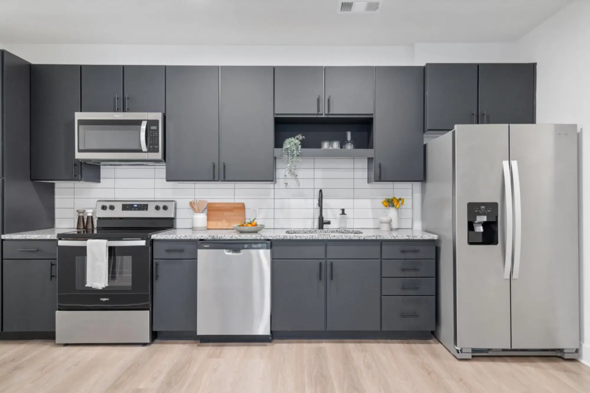 Uniti Montrose, Houston – Kitchen