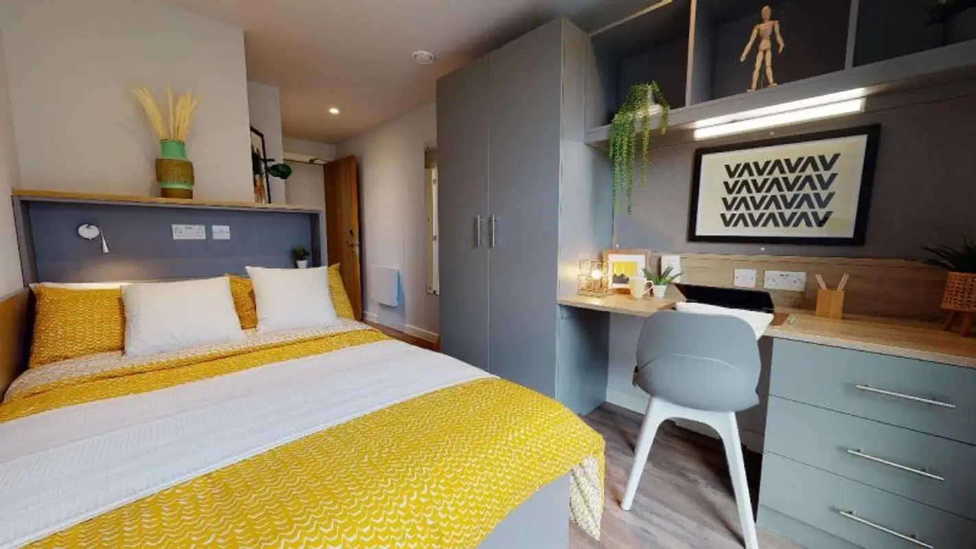 iQ Altus House, Leeds – Copper En Suite