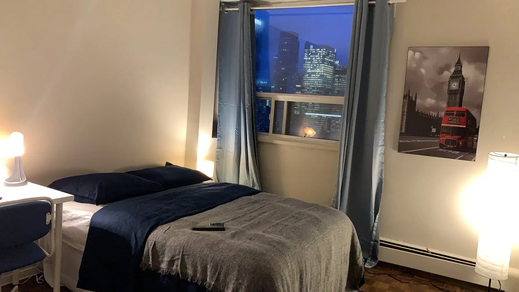 Pearson Housing Stephanie Street, Toronto – Silver Room