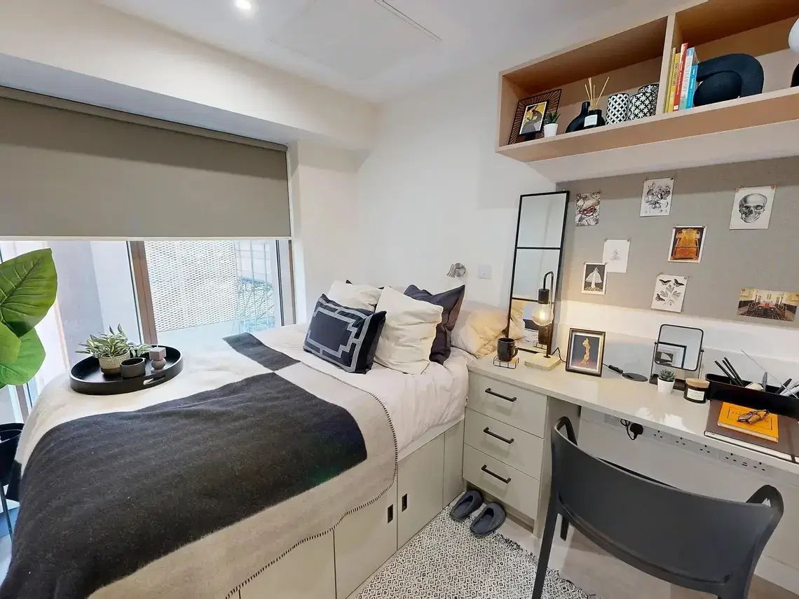 Yugo Crown Place, Birmingham – Classic Ensuite (Floors 26-32)