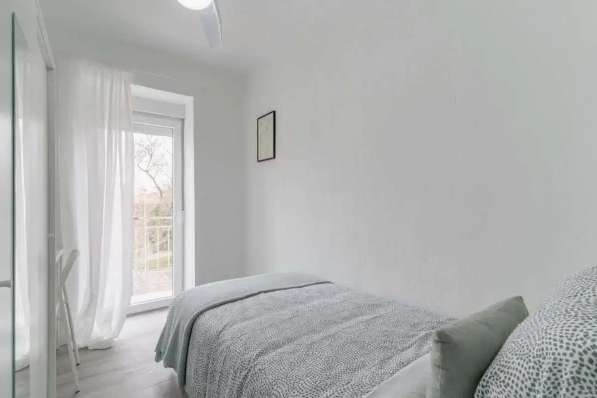 SPC 28021, Madrid – Room in 4 Bedroom 1 Bathroom (Calle Santa Florencia )