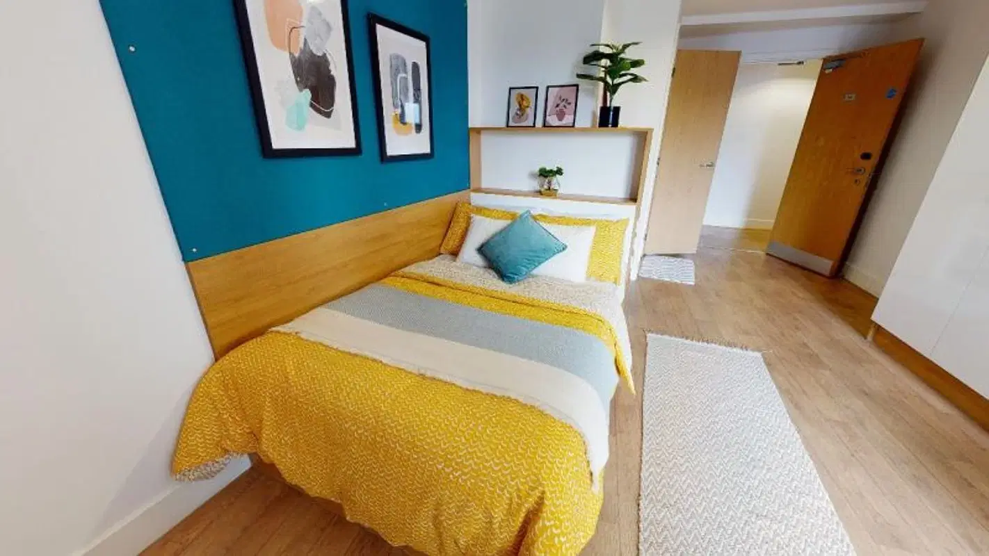 iQ Abacus House, Brighton – Platinum En Suite Plus