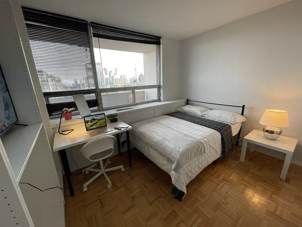 Pearson Housing Wellesley Street, Toronto – Flex Plus Room