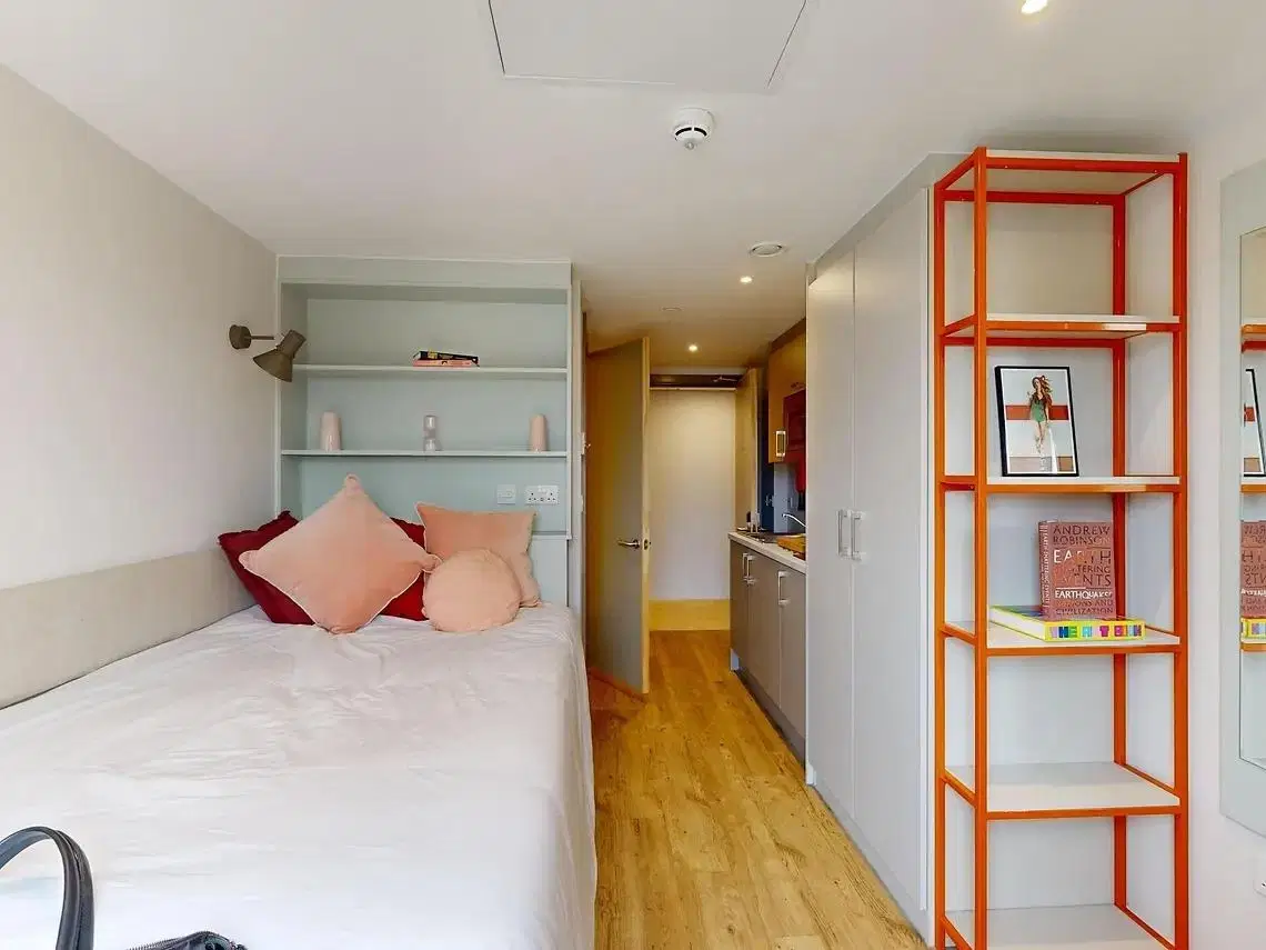 Cosmos, Sheffield – Premium Cluster Studio
