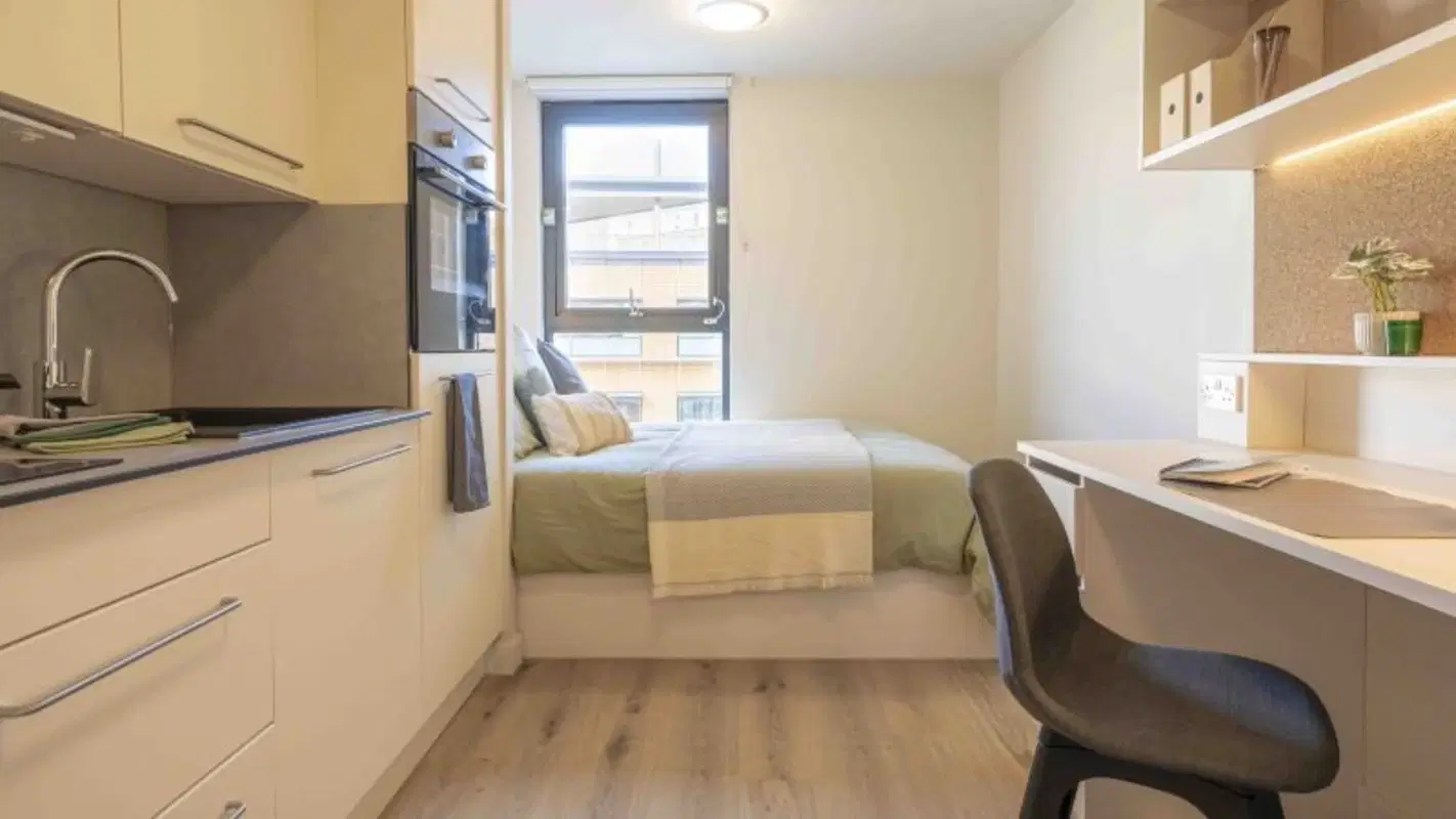 iQ Bristol, Bristol – Bronze Studio Plus