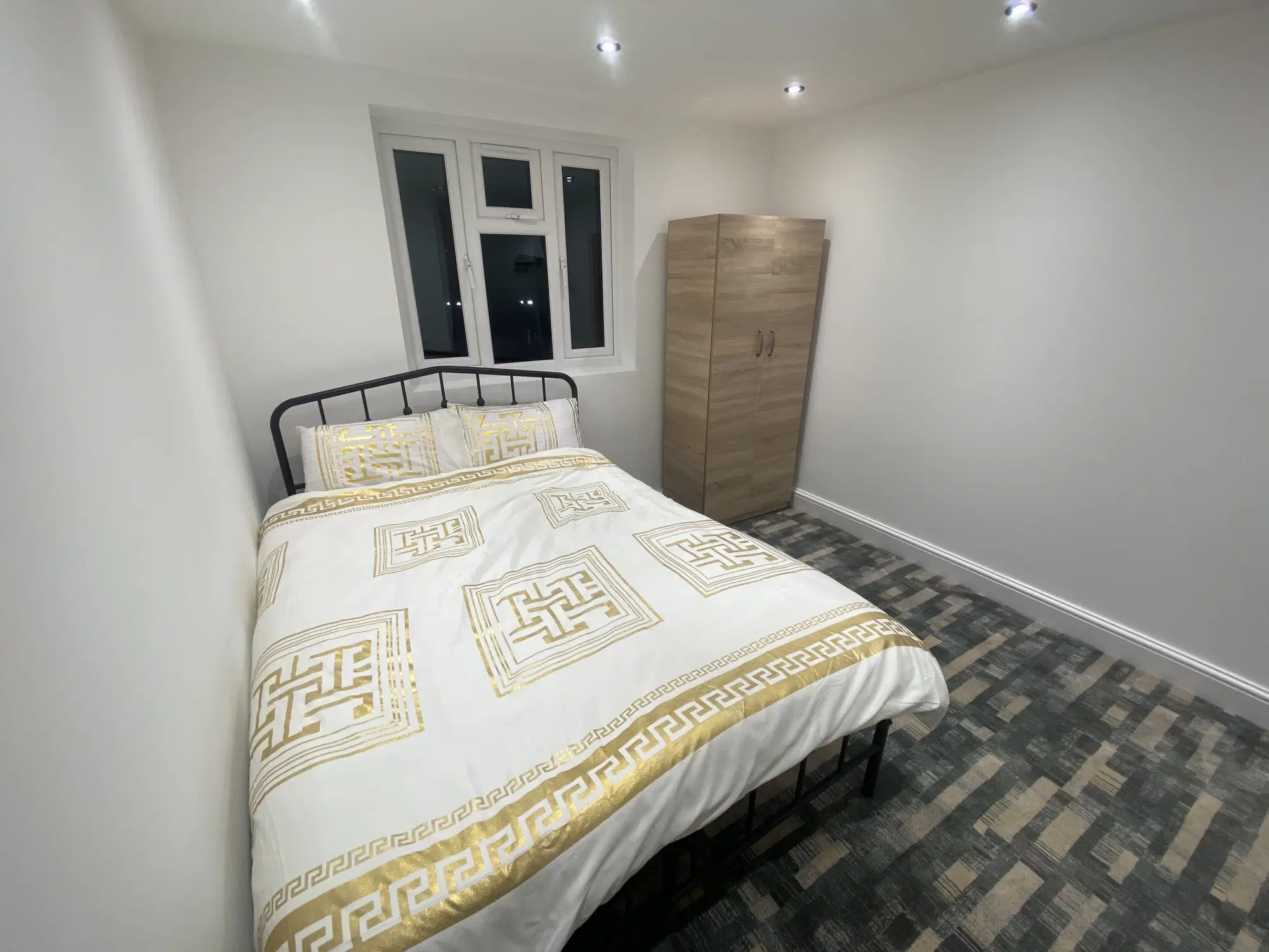 Room in a 6 Bedroom Apartment, Shaftsbury Rd, London E7 8PF – Double Room
