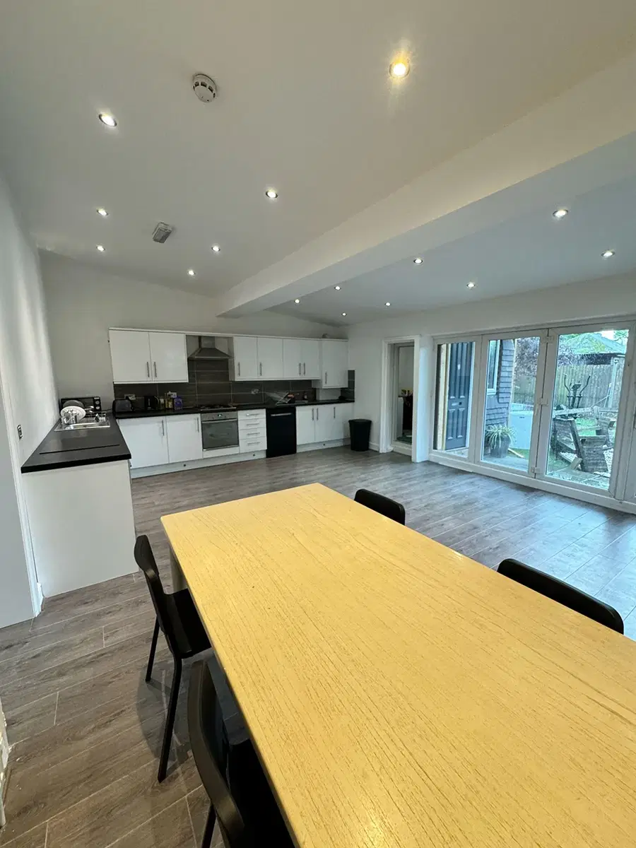 Room in a 7 Bedroom Apartment, Chobham Rd, London E15 1LZ – Kitchen