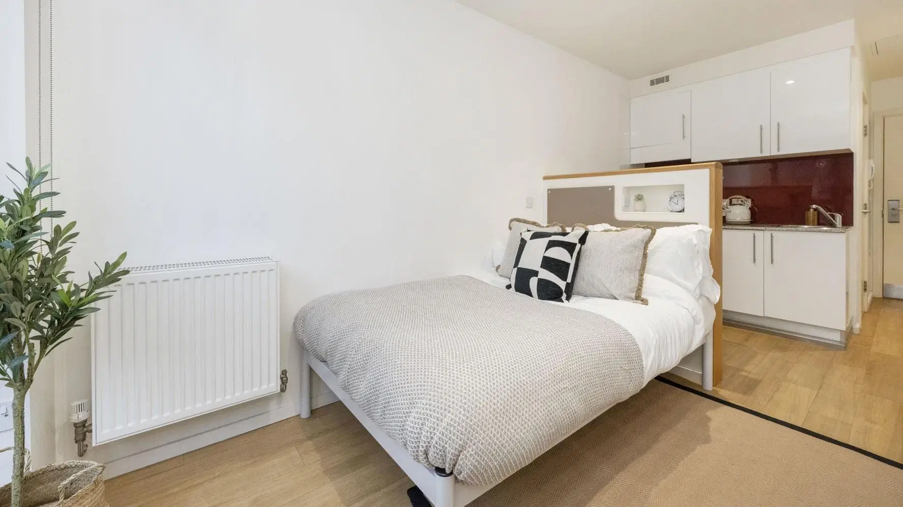 Wood Lane Studios, London – Standard Studio Gold - Dual Aspect