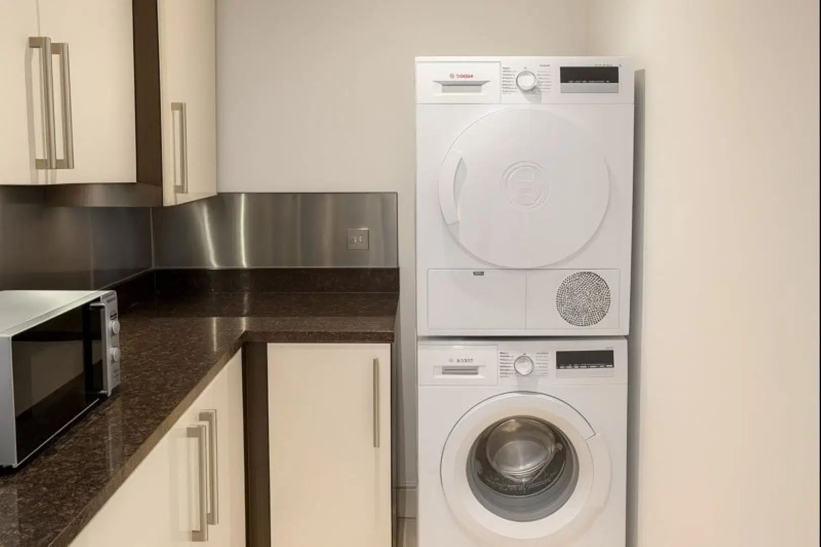 Room in a 4 Bedroom Apartment, Beechwood Court, Dublin A94 X1PR – Triple Sharing