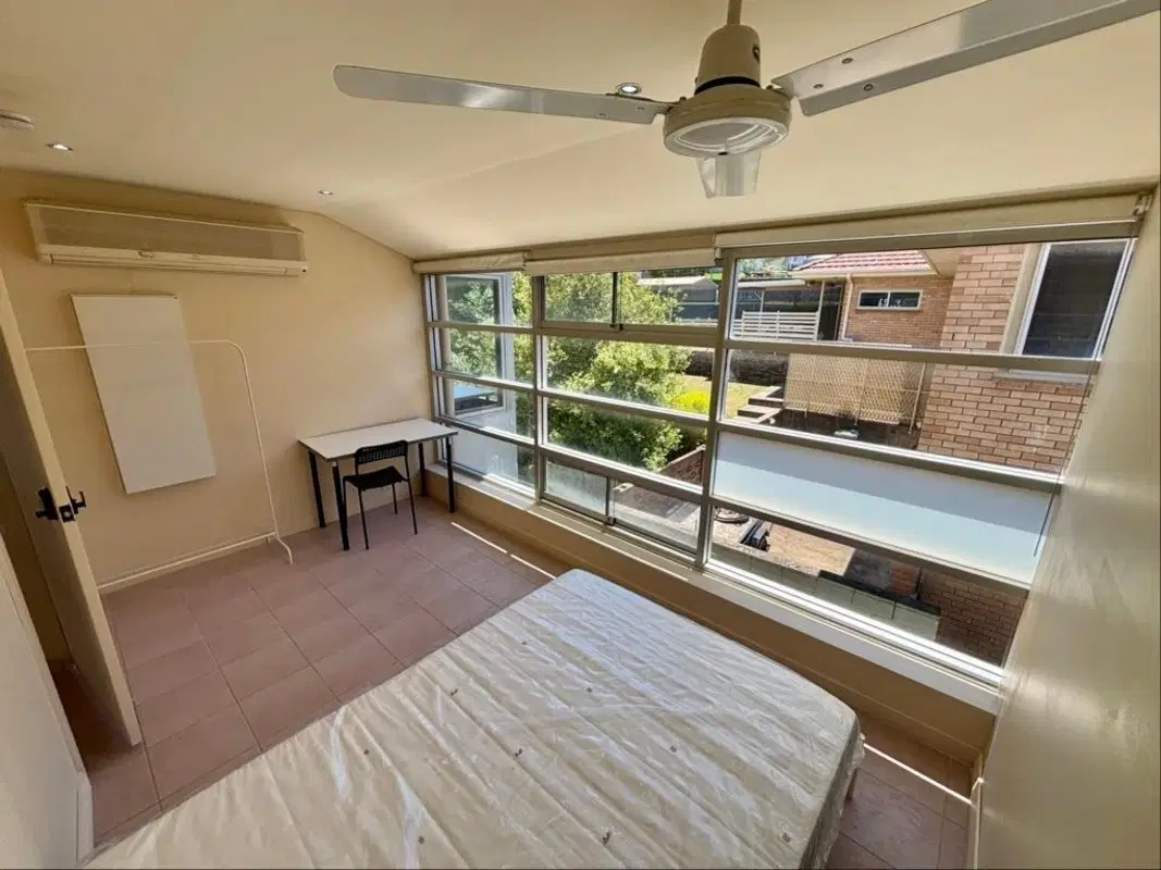 Room in a 4 Bedroom Apartment, 29 Brookvale Rd, Windsor Gardens, Australia SA 5087 – Room 2