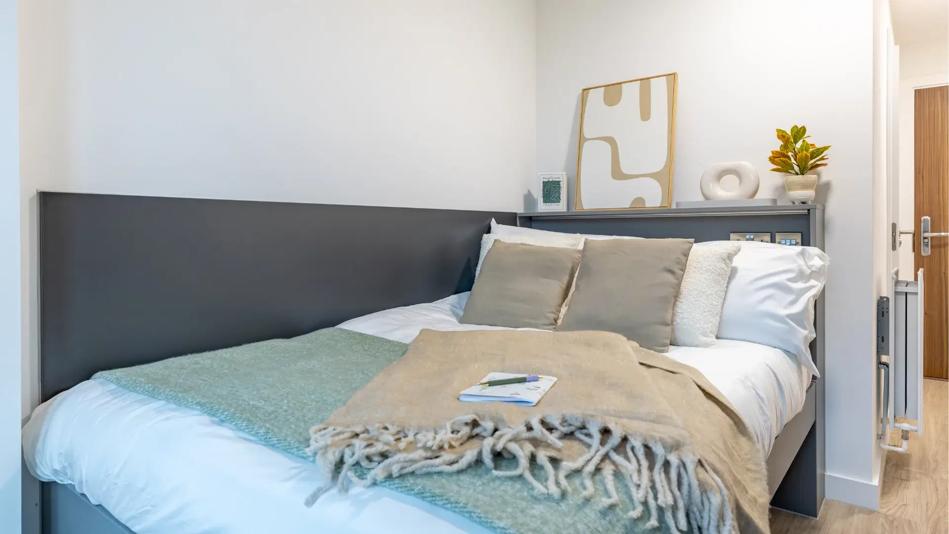 Waterside, Bristol – Classic 5 Bed Ensuite