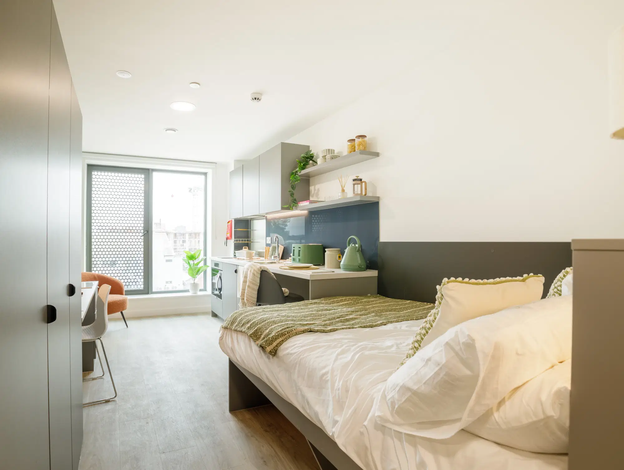 Waterside, Bristol – Premium Studio