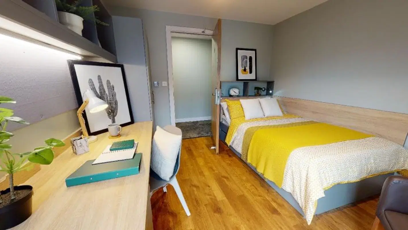 iQ Knight House, Sheffield – 4-Bed Silver Apartment
