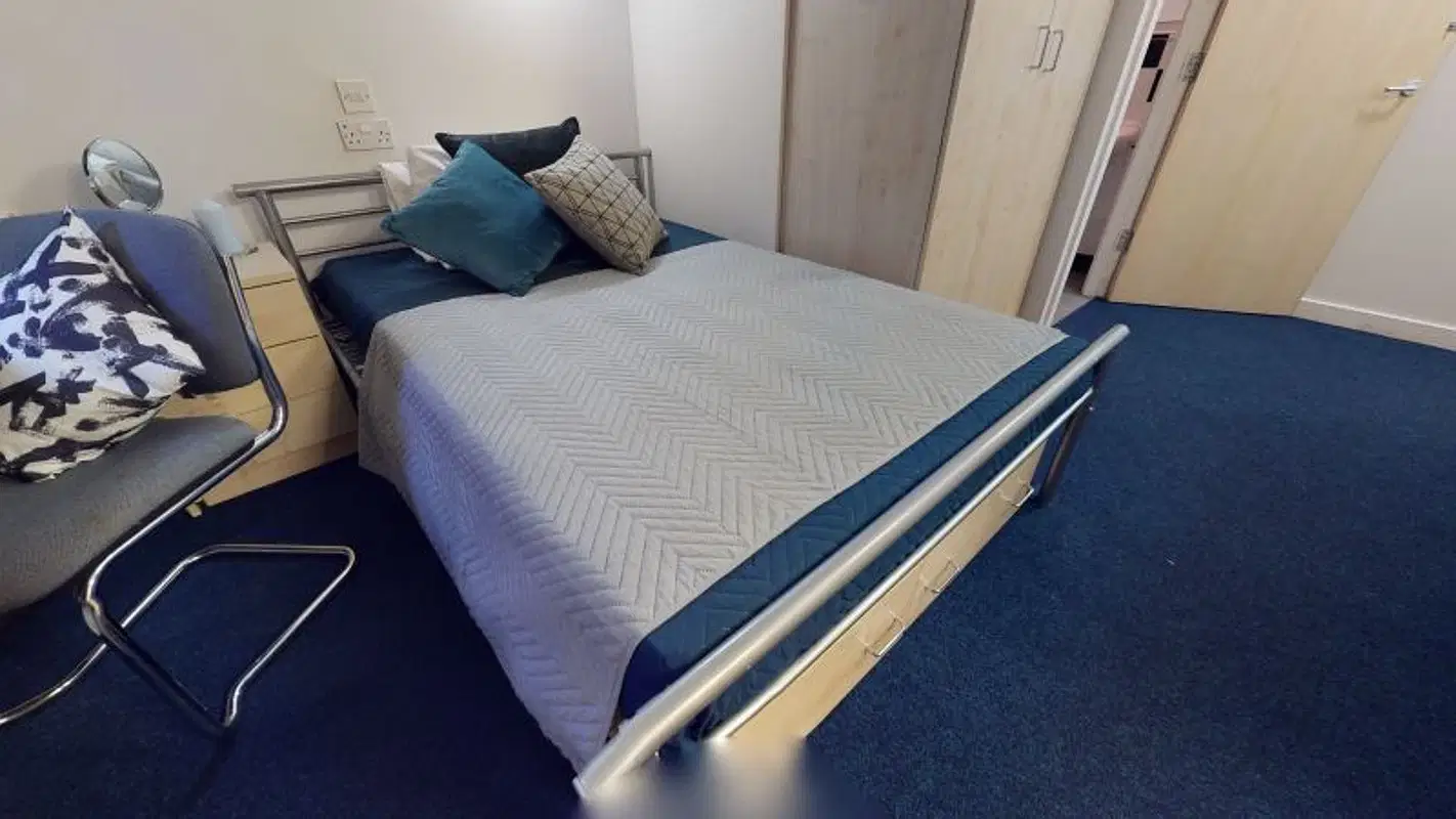 iQ Aspley House, Huddersfield – Bronze Studio Plus