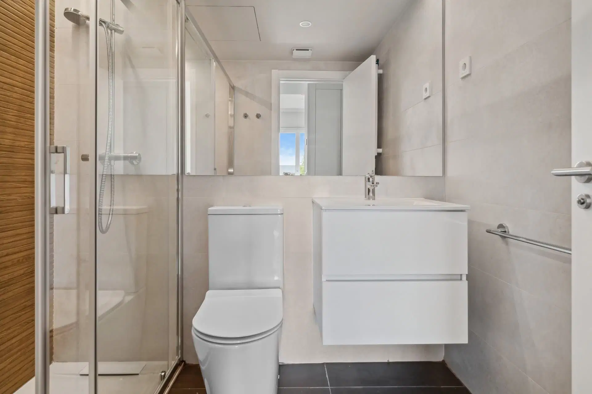 HAB 28051, Madrid – Private Apartment (ES-)