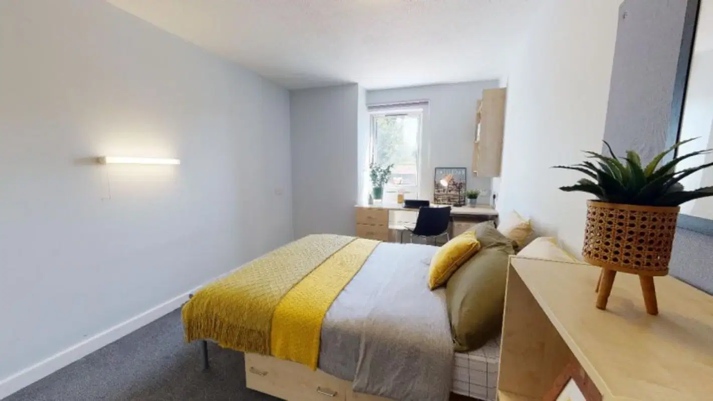 iQ Fiveways House, Wolverhampton – Bronze En Suite Plus