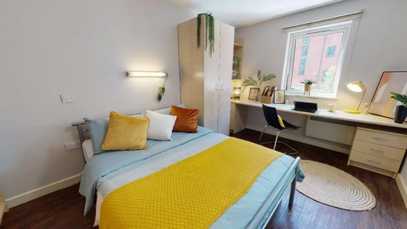 iQ Fiveways House, Wolverhampton – Gold En Suite Plus