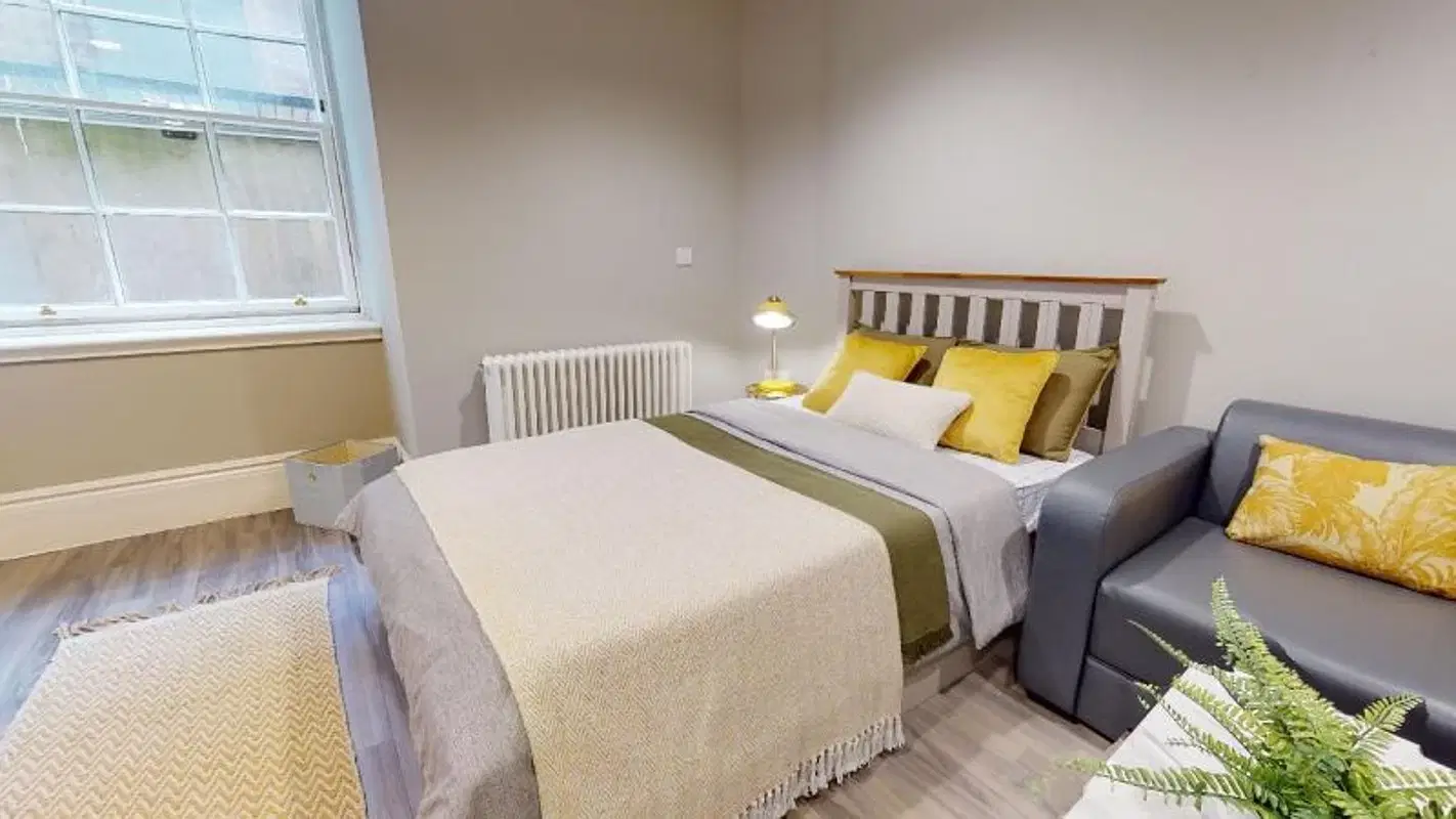 iQ Elliott House, Edinburgh – Gold En Suite