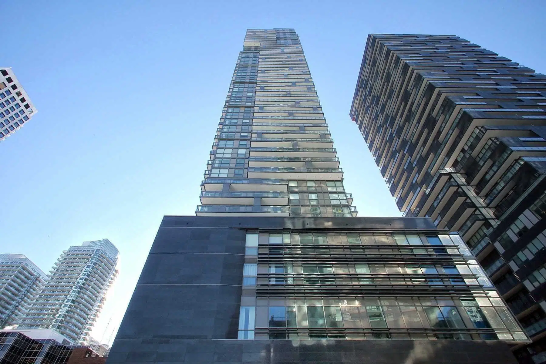 Pearson Housing Roehampton Street, Toronto – Exterior