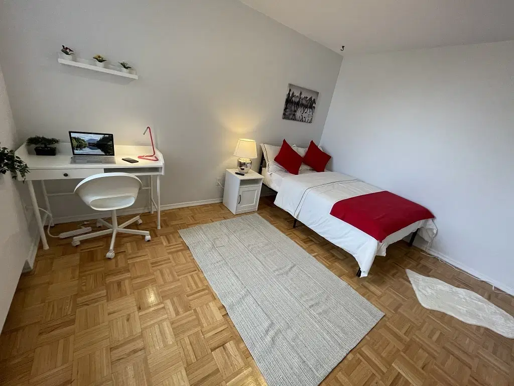 Pearson Housing Roehampton Street, Toronto – Flex Room (3 Bed 2 Bath)