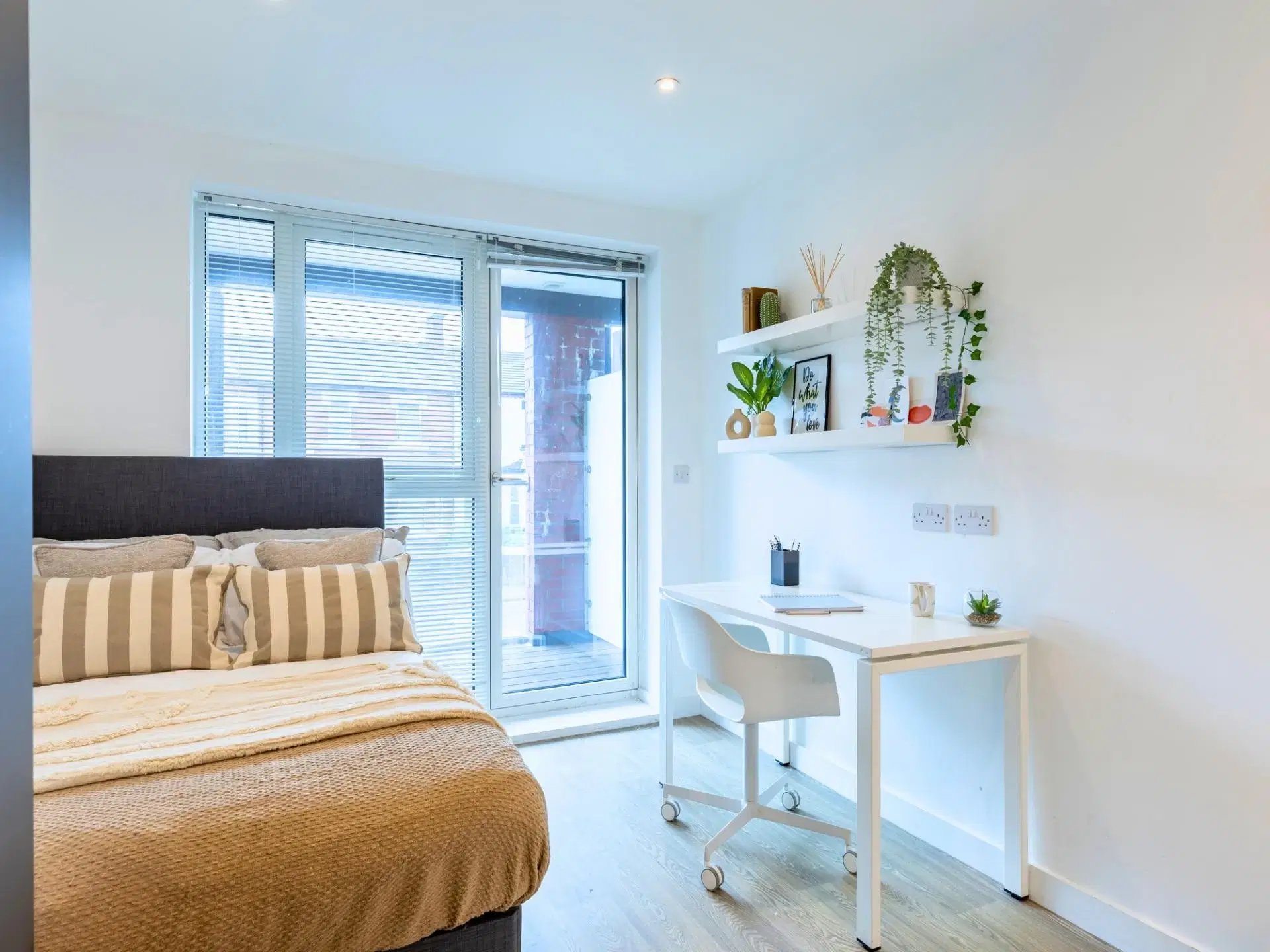 One London Road, Newcastle Under Lyme – Premium Balcony Studio