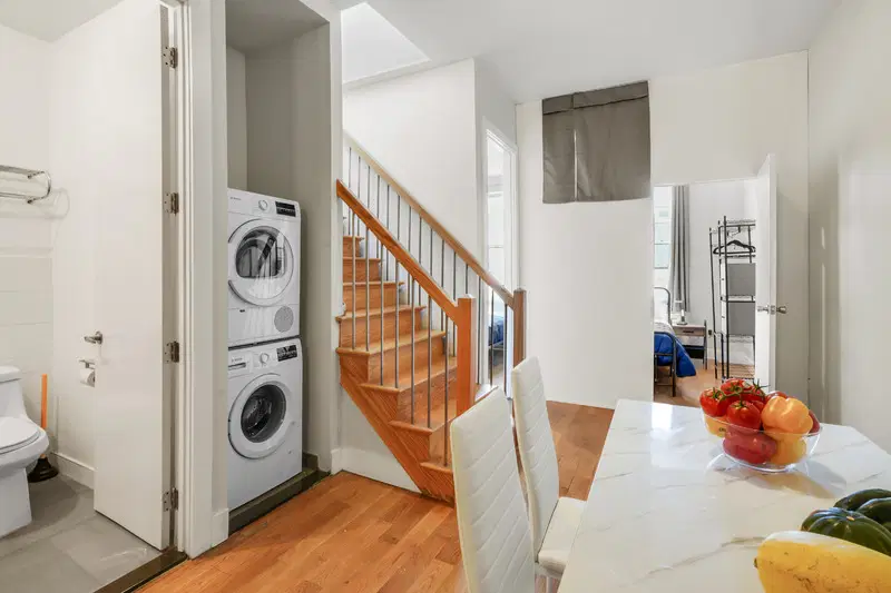 Williamsburg Meserole Home, New York – Amenities