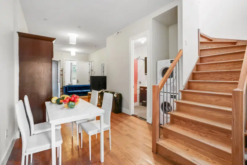 Williamsburg Meserole Home, New York – Common Area