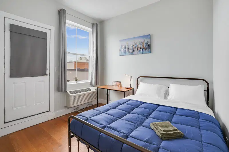 Williamsburg Meserole Home, New York – Bedroom