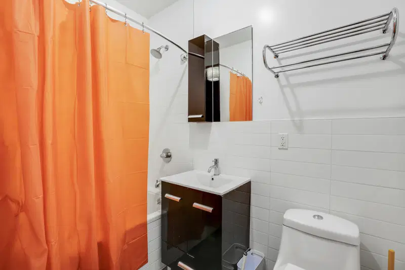 Williamsburg Meserole Home, New York – Bathroom