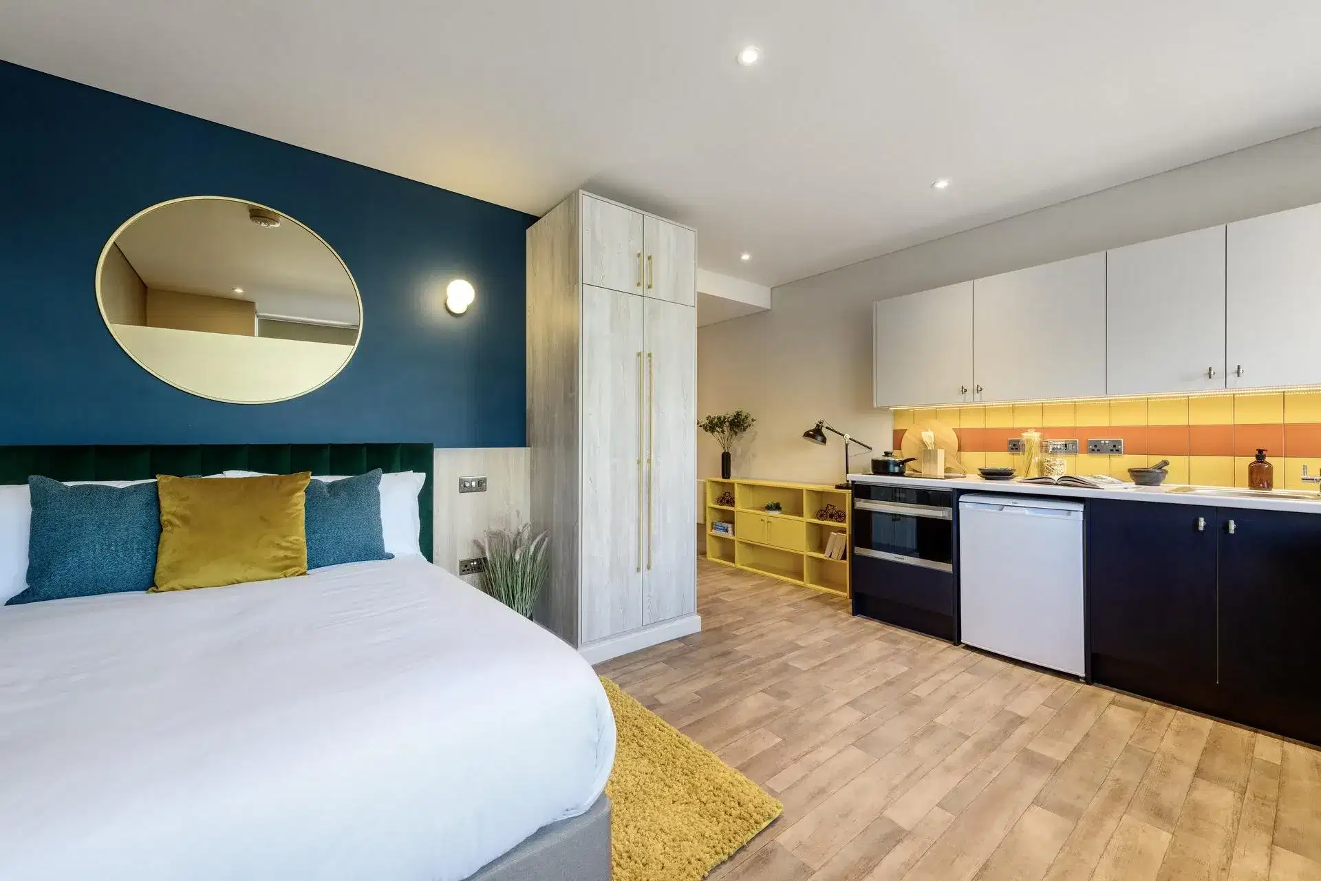 Leicester One, Leicester