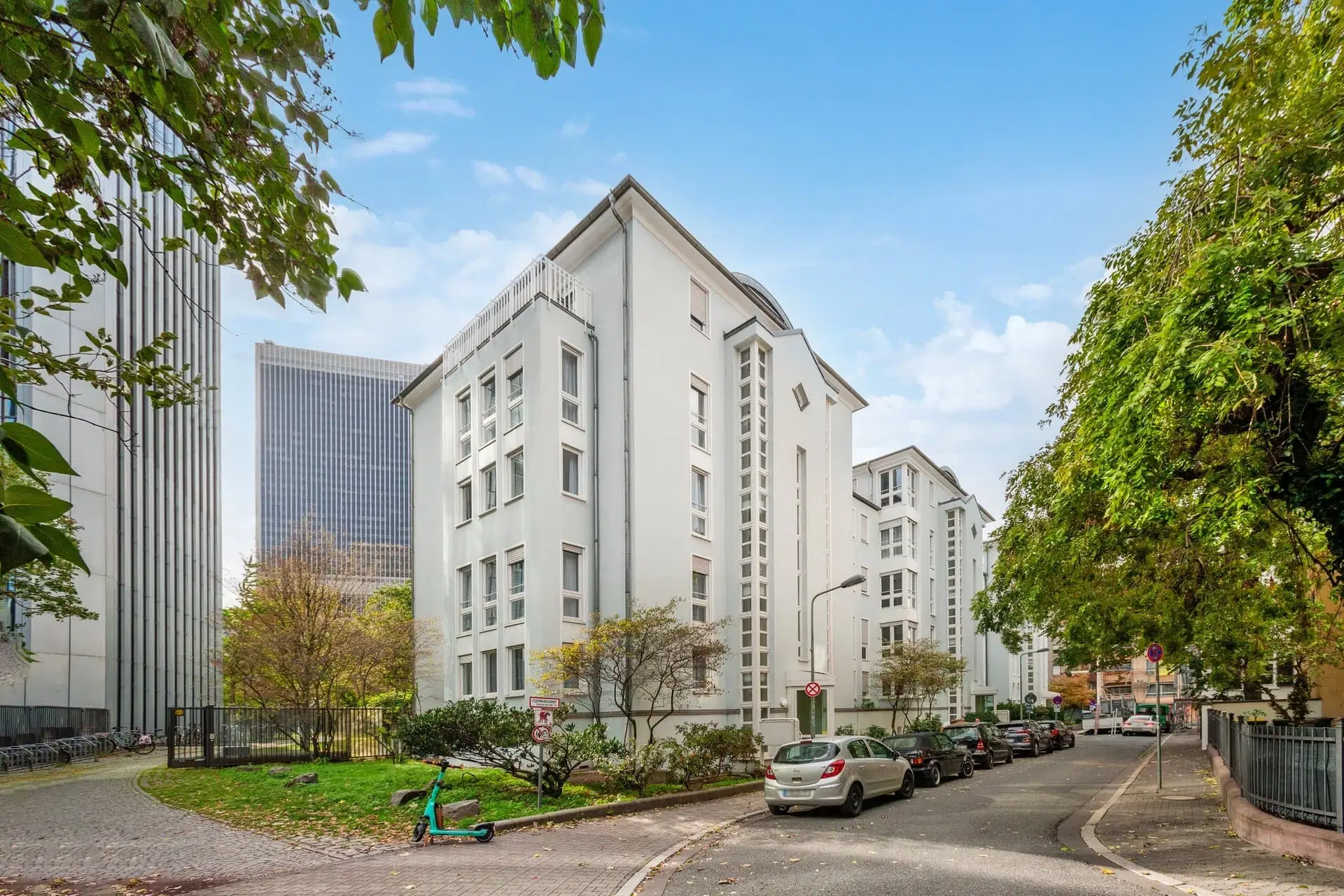 HAB 60325, Frankfurt – Exterior