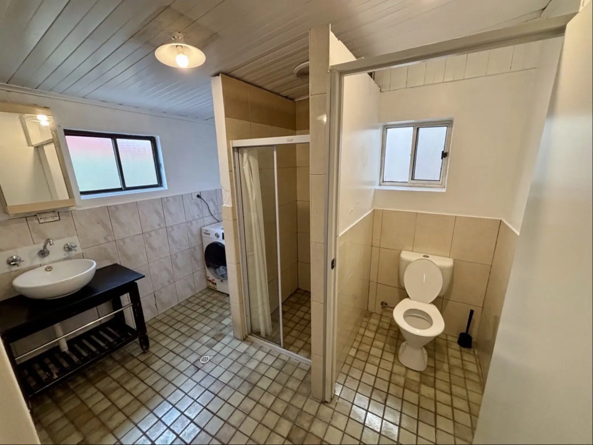 Room in a 6 Bedroom Apartment, 25 Eighth St, Bowden, Australia SA 5007 – Bathroom