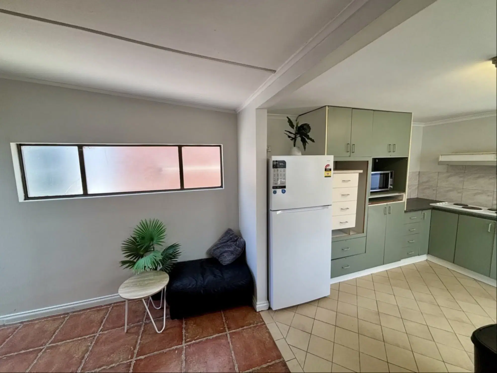 Room in a 6 Bedroom Apartment, 25 Eighth St, Bowden, Australia SA 5007 – Kitchen