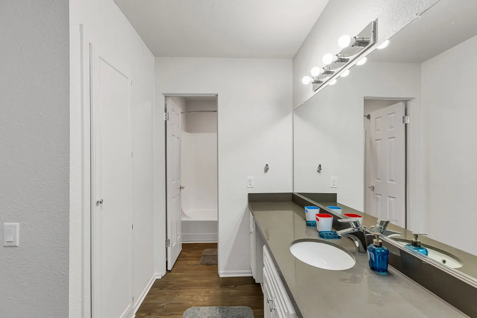 3600 Barham Blvd, Los Angeles – Bathroom
