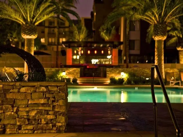 375 South Third Street, Burbank – Amenities