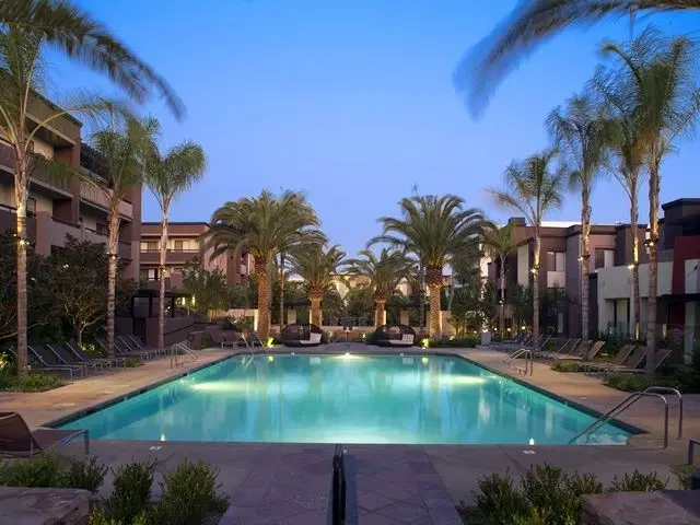 375 South Third Street, Burbank – Amenities