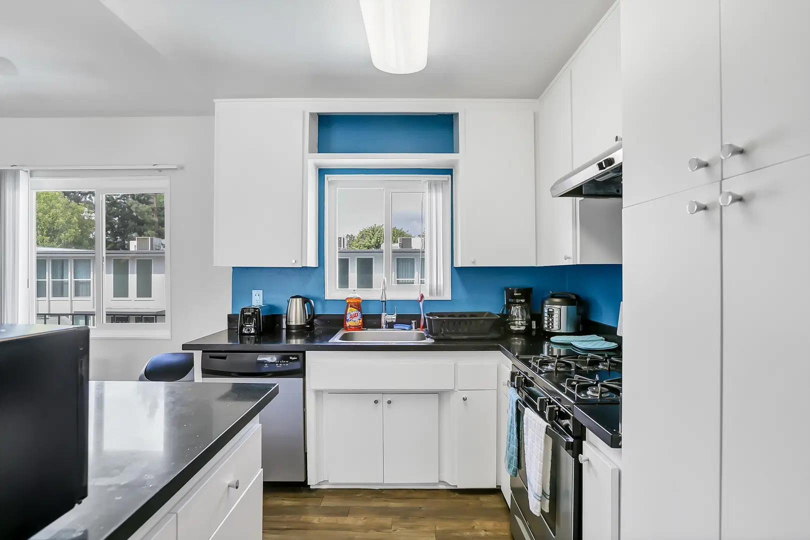 4241 Kling St, Burbank – Kitchen