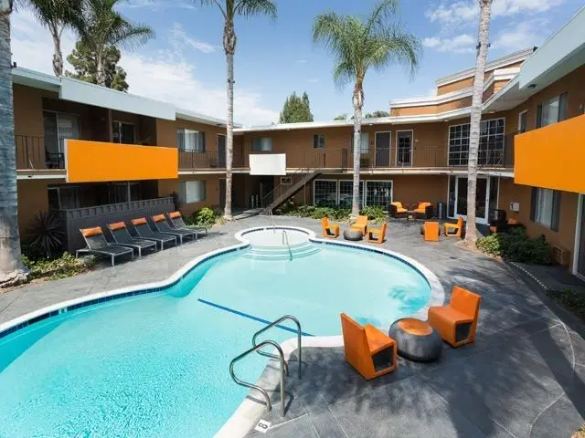 4241 Kling St, Burbank – Amenities