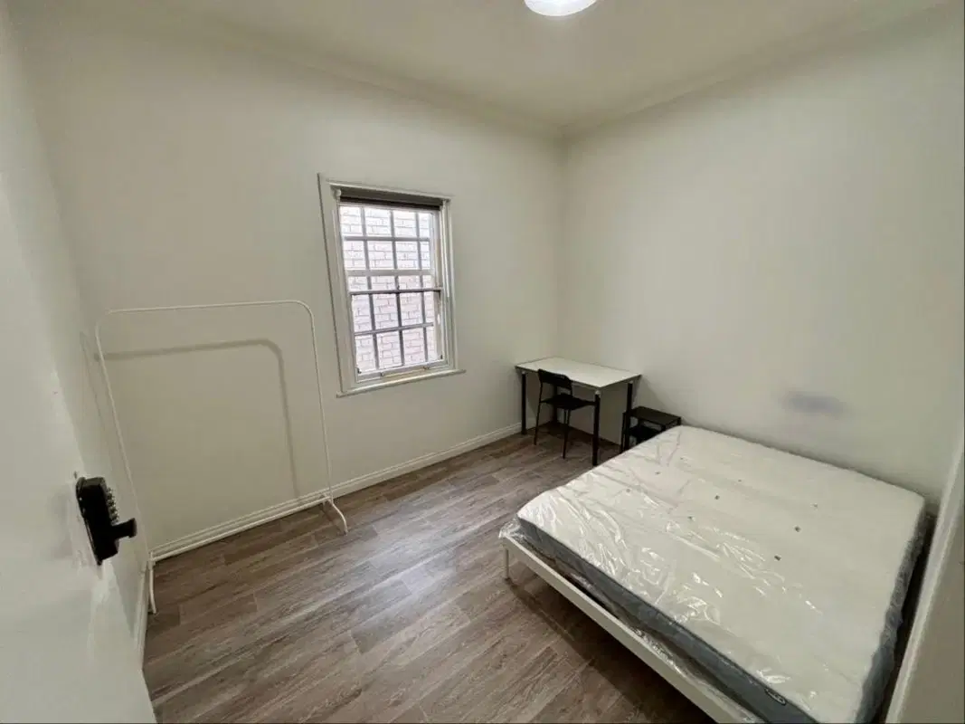 Room in a 6 Bedroom Apartment, 25 Eighth St, Bowden, Australia SA 5007 – Room 5