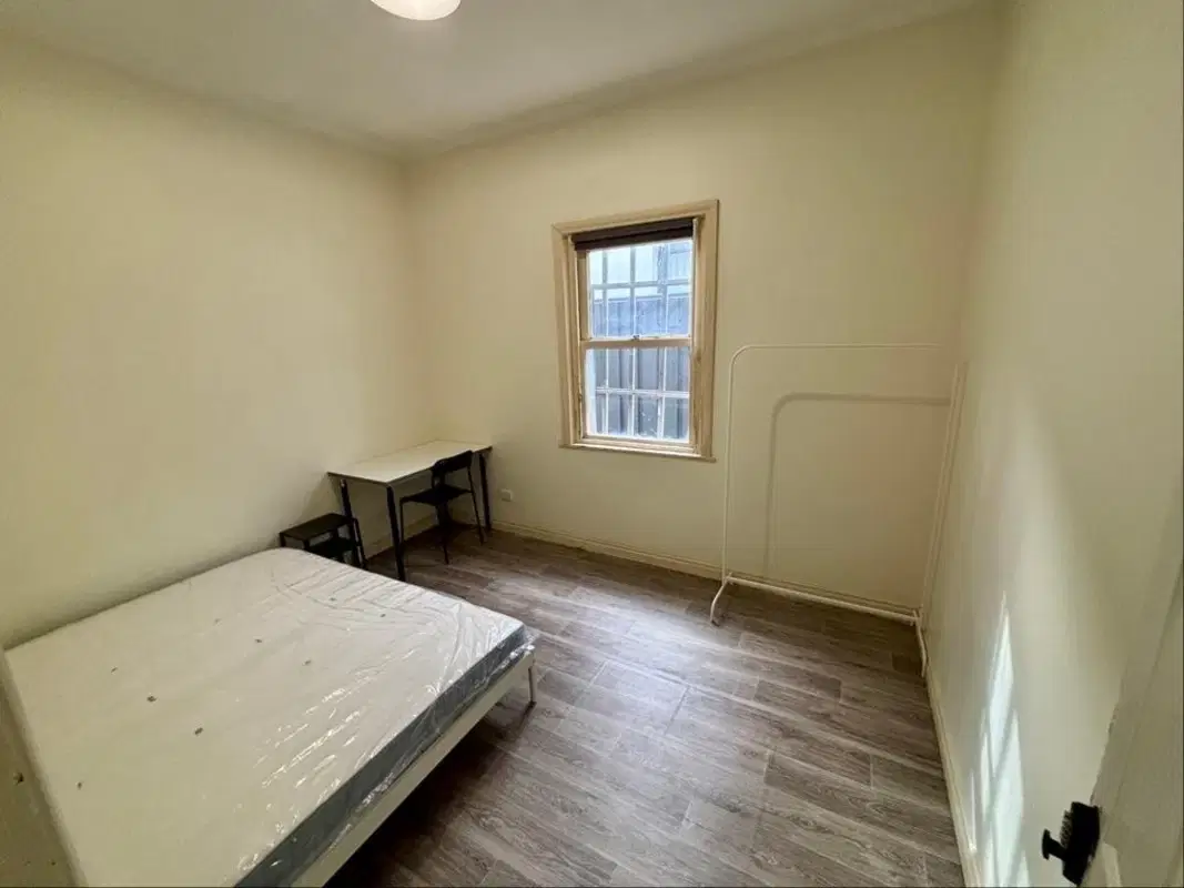 Room in a 6 Bedroom Apartment, 25 Eighth St, Bowden, Australia SA 5007 – Room 2