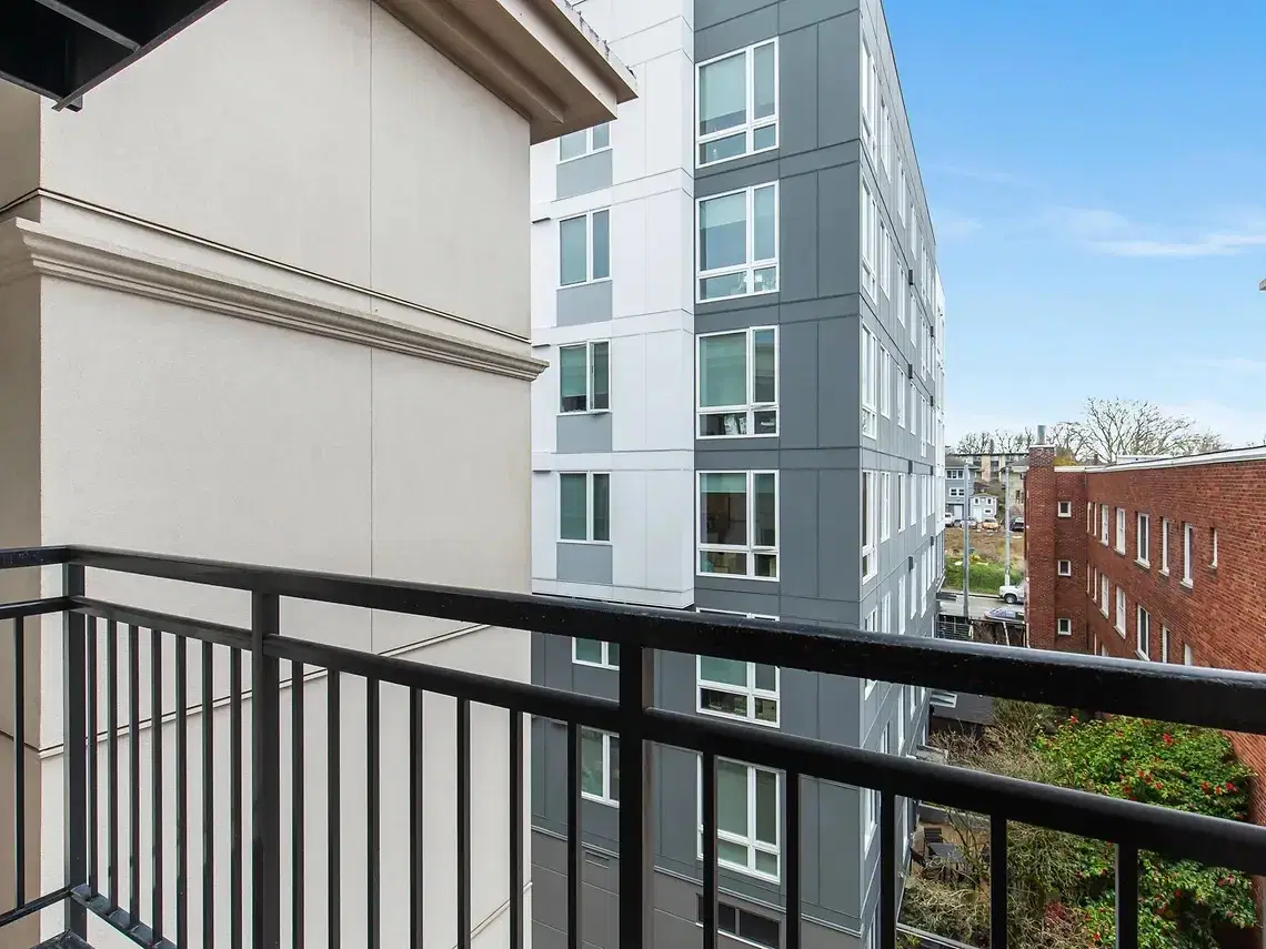 Yugo Seattle Lothlorien, Seattle – Exterior