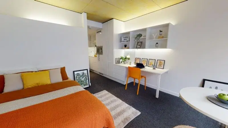 iQ Flinders House, London – Gold Studio Plus