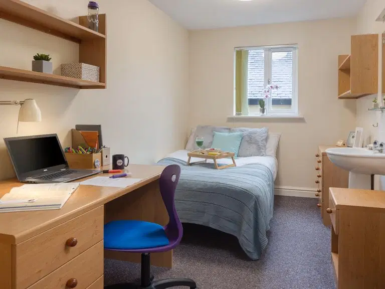Yugo Cable Street, Lancaster – Classic Plus