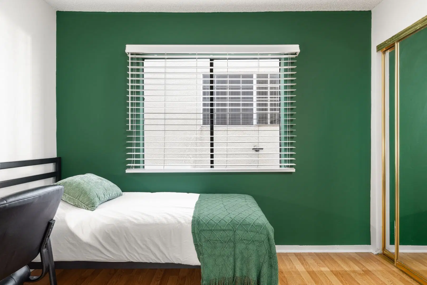 1823 Pelham, Los Angeles – Twin/Shared Room in a 4 Bedroom Apartment