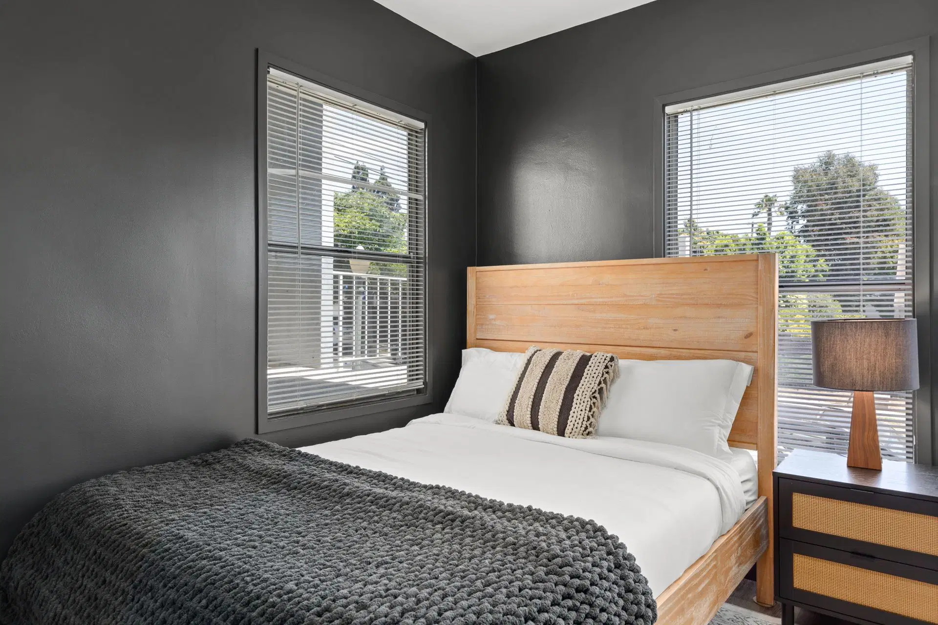 Ohio Avenue, Los Angeles – Single Room in 4 Bedroom Apartment