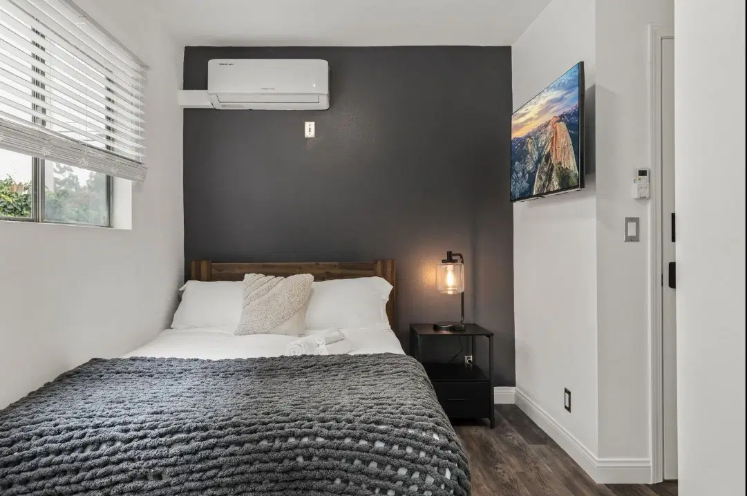 Ohio Avenue, Los Angeles – Single Room with an Ensuite Bathroom in a 4 Bedroom Apartment