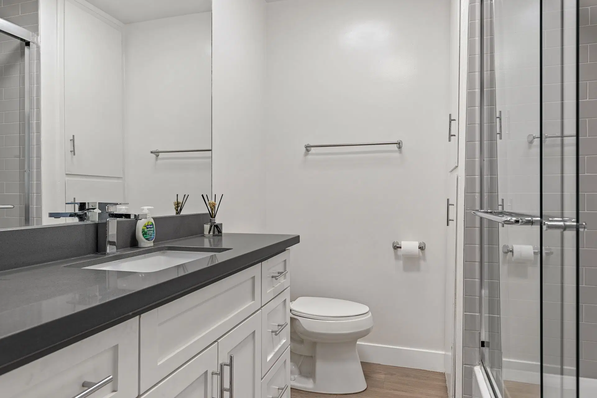1700 Malcolm Avenue, Los Angeles – Bathroom