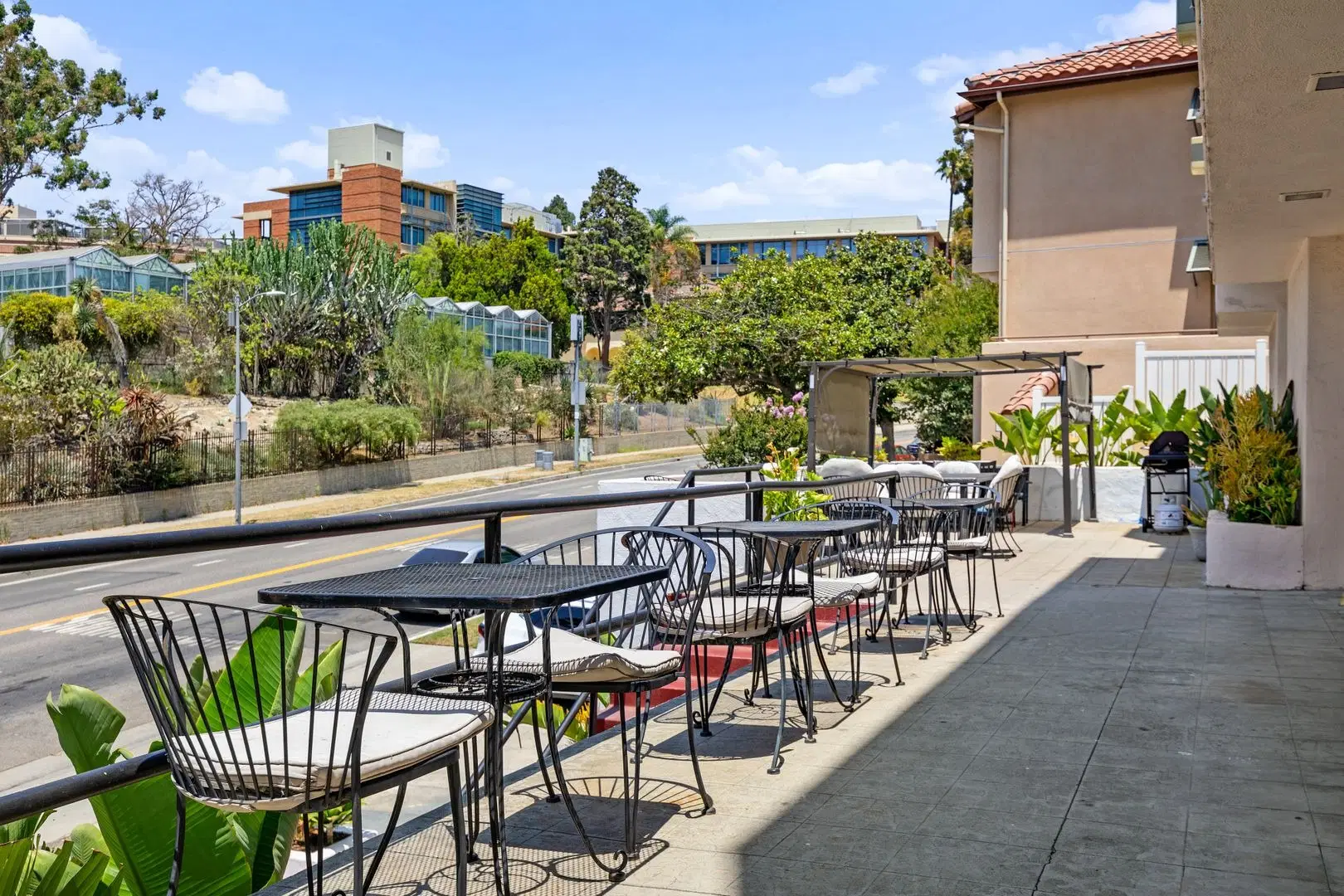 832 Hilgard Ave, Los Angeles – Exterior