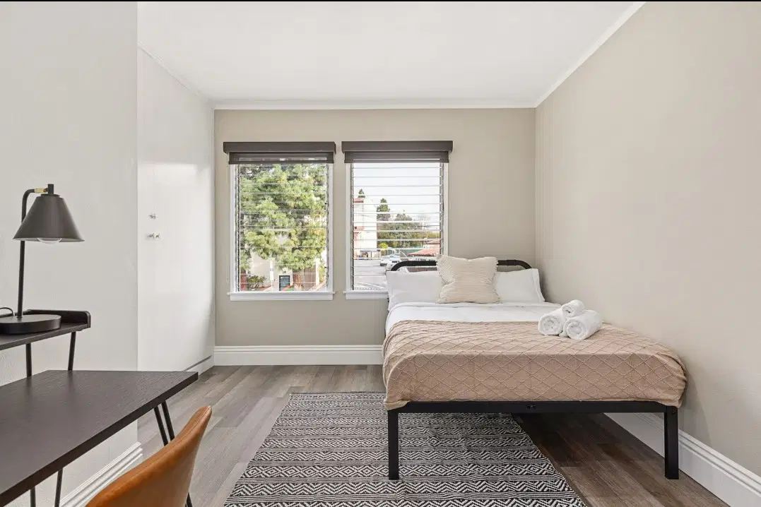 1515 Selby Avenue, Los Angeles – Single Room in 7 Bedroom Apartment