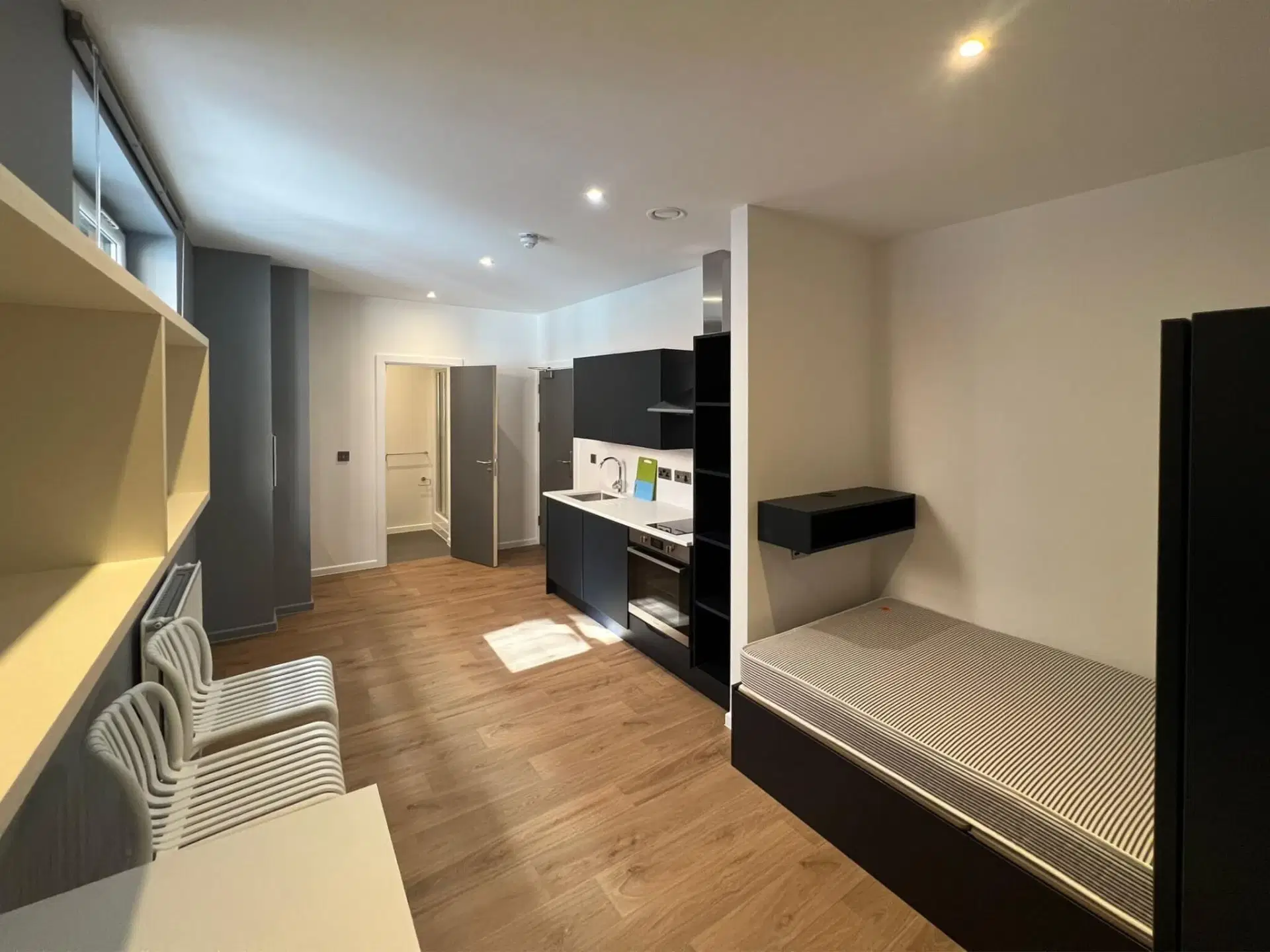 The Bridge, Guildford – Deluxe Studio
